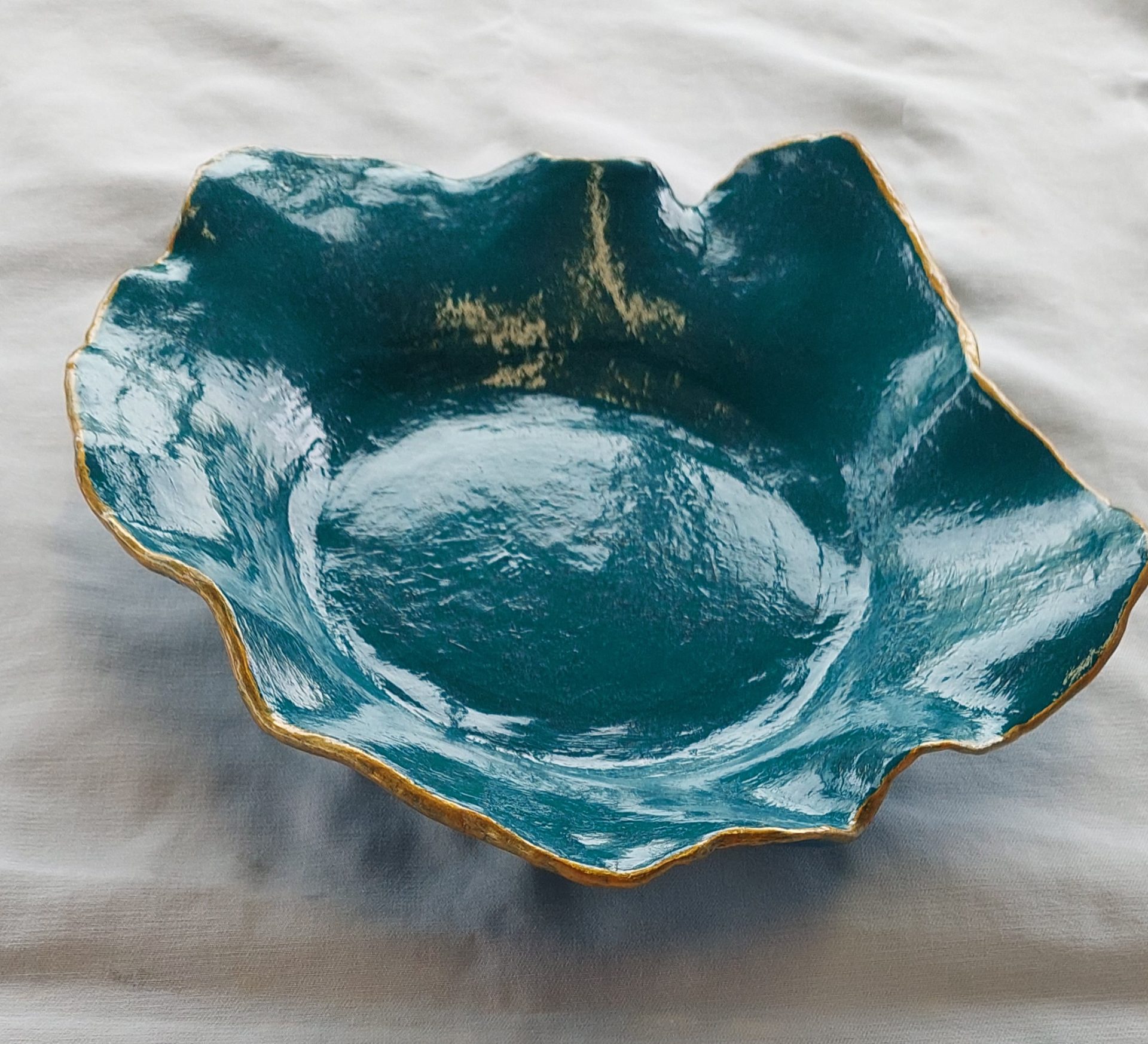 Plat deco bleu et or